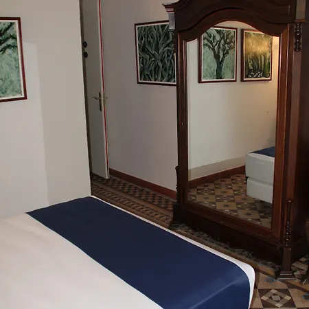 Medium Renaixenca Hotell