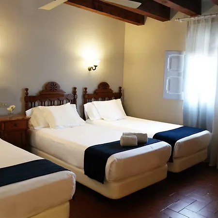 雷纳新卡媒介酒店 锡切斯