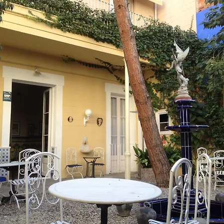 Medium Renaixenca Готель