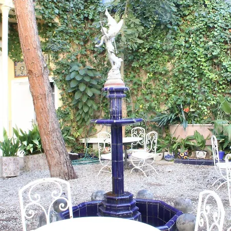 Medium Renaixença Hotel