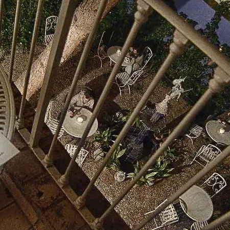 Medium Renaixenca Готель *