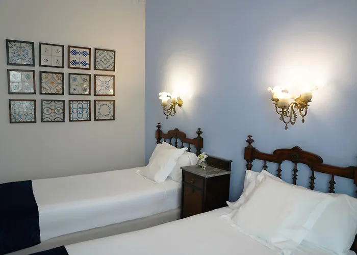 雷纳新卡媒介酒店 锡切斯