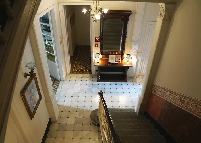 酒店 雷纳新卡媒介酒店 锡切斯