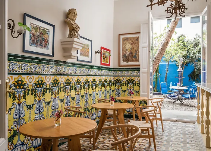 雷纳新卡媒介酒店 酒店 *