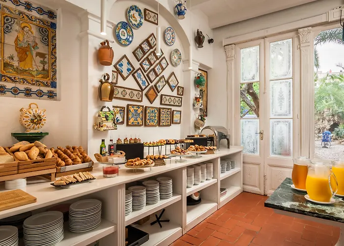 酒店 雷纳新卡媒介酒店 锡切斯