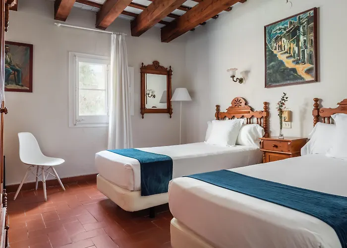 雷纳新卡媒介酒店 *