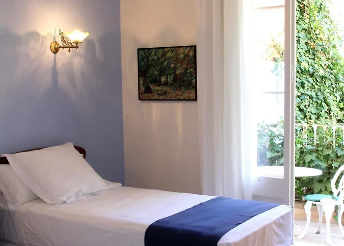 雷纳新卡媒介酒店