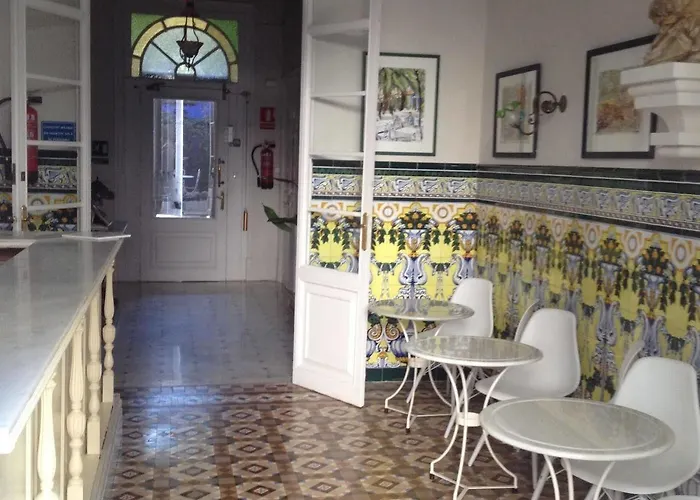 雷纳新卡媒介酒店 酒店 *