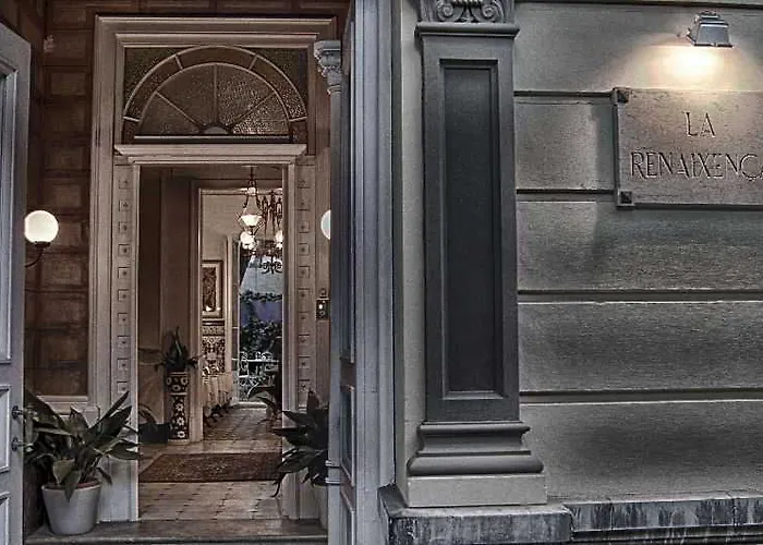 雷纳新卡媒介酒店 酒店 锡切斯